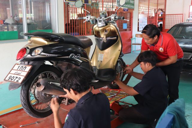 บรรยากาศการเรียนการสอน สาขาช่างยนต์